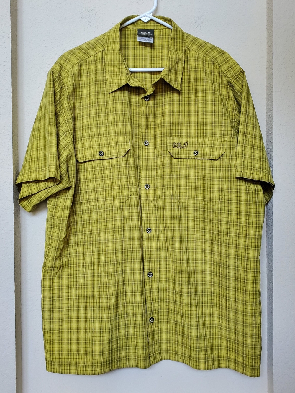 Jack Wolfskin Men’s Outdoor Short-Sleeve Button-Up Shirt.  Size XXL